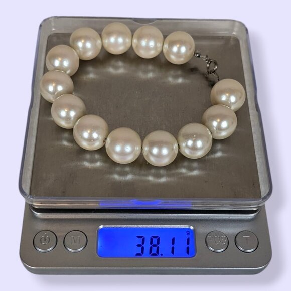 V. Chunky Glass Faux Pearl Beaded Bracelet - Picture 4 of 4